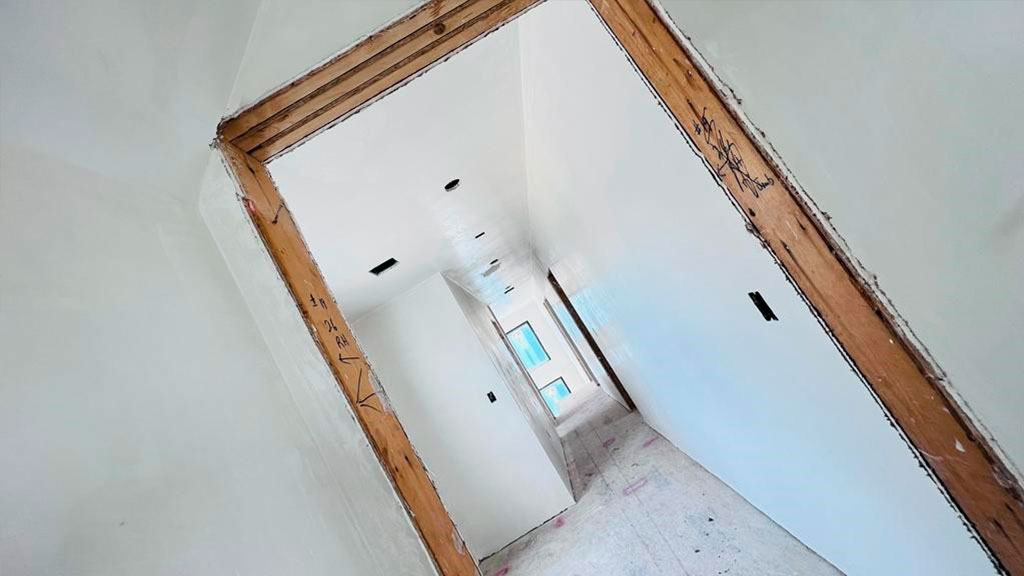 Transform your space with precision and professionalism. Our team specializes in residential and commercial drywall installation services in Lincoln, New Hampshire. Elevate your interiors with Garra Plastering today!