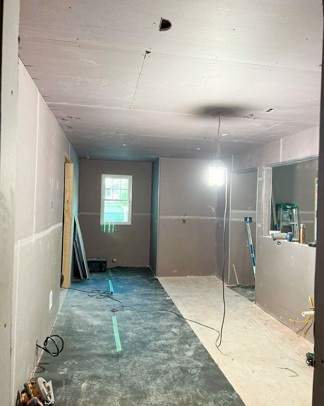 Transform your space with precision and professionalism. Our team specializes in residential and commercial drywall installation services in Lincoln, New Hampshire. Elevate your interiors with Garra Plastering today!