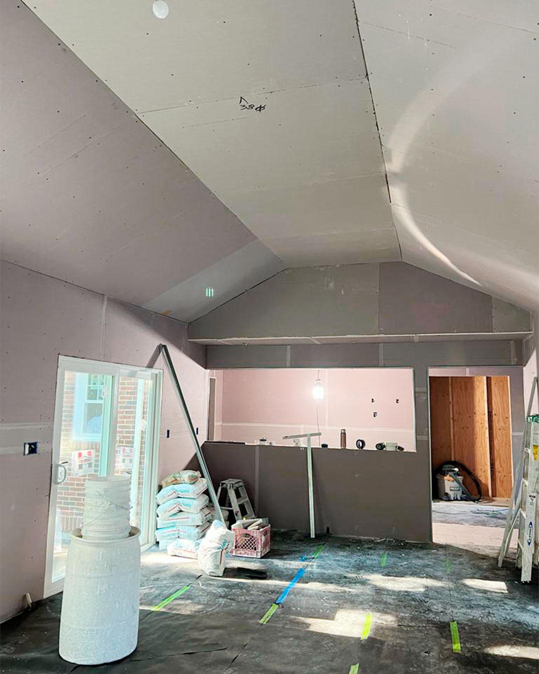 Transform your space with precision and professionalism. Our team specializes in residential and commercial drywall installation services in Lincoln, New Hampshire. Elevate your interiors with Garra Plastering today!