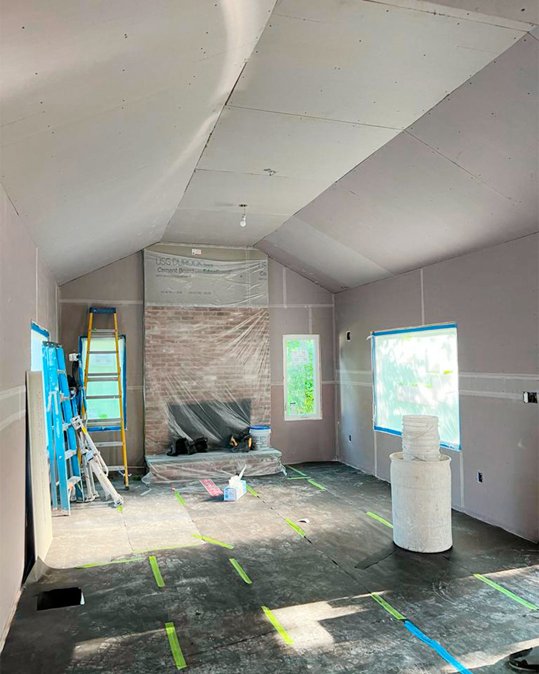 Transform your space with precision and professionalism. Our team specializes in residential and commercial drywall installation services in Lincoln, New Hampshire. Elevate your interiors with Garra Plastering today!