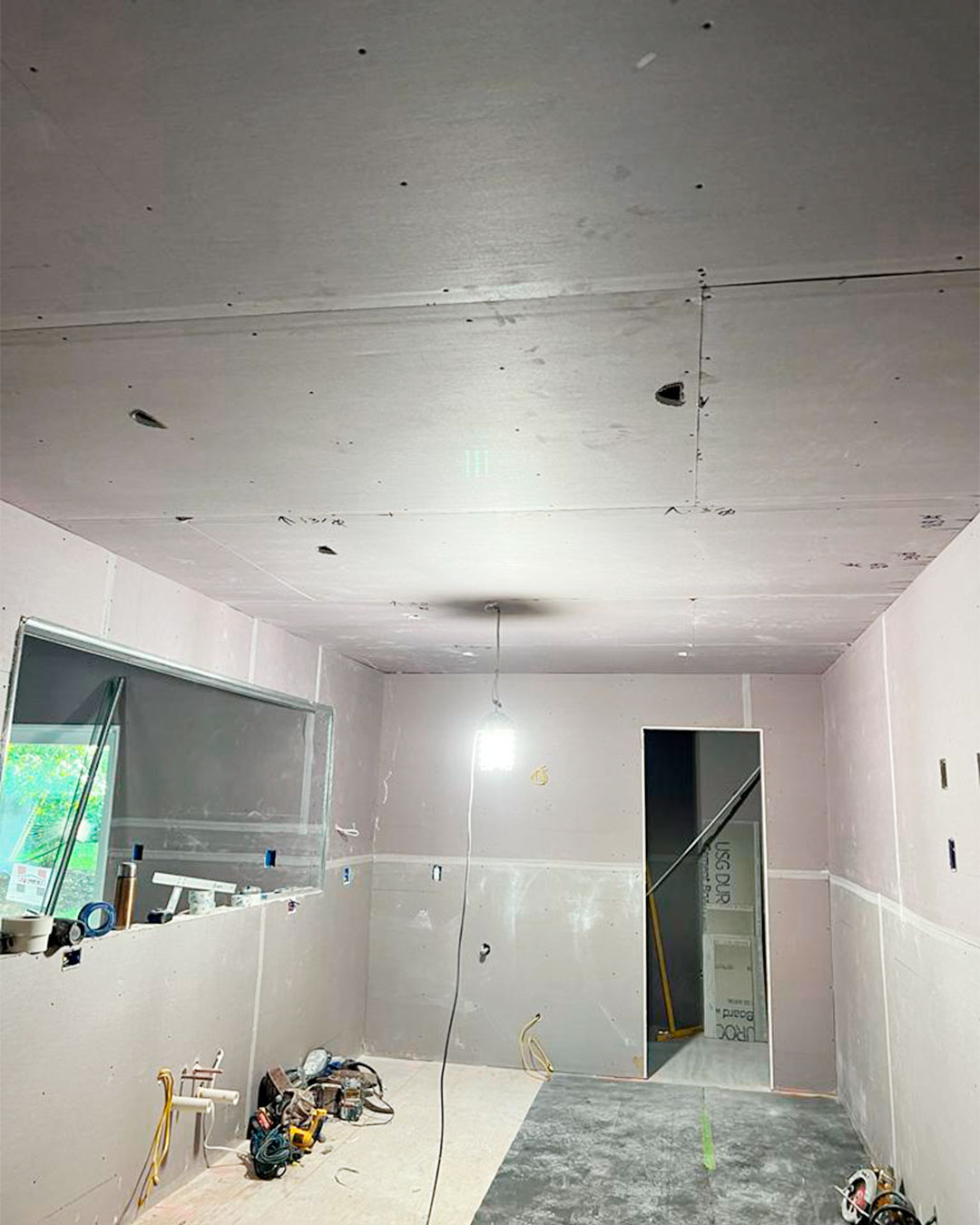 Transform your space with precision and professionalism. Our team specializes in residential and commercial drywall installation services in Lincoln, New Hampshire. Elevate your interiors with Garra Plastering today!